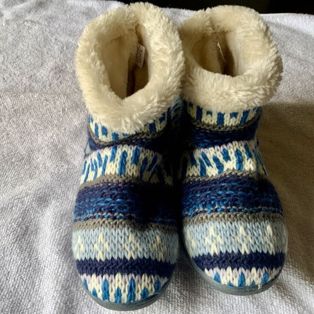New Women’s Minnetonka Slipper with Rubber - Blue and Cream